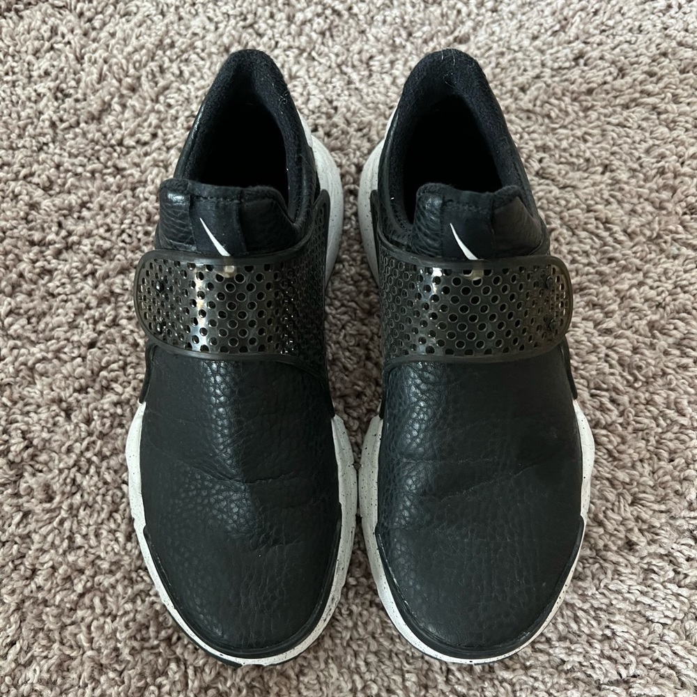Women’s Nike Dart Shoes - Picture 5 of 6